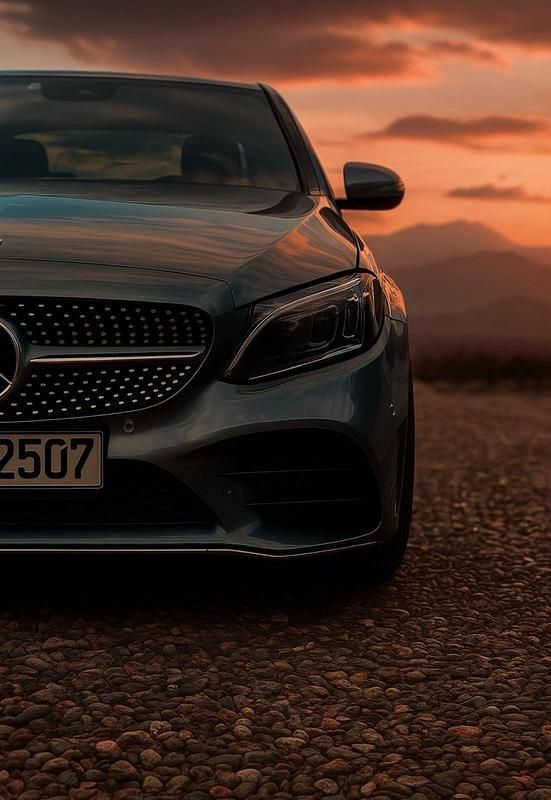 Grau Gebraucht 2018 Mercedes C220 AMG line Limousine | 23.499 € (Teuer) - Bild 1/4