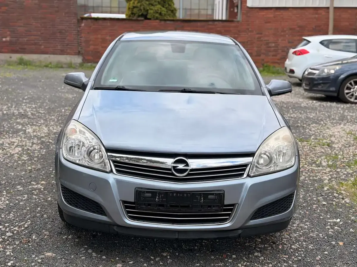 Usata Opel Astra Edition 90 CV (66 kW) 2008 Argento Utilitaria