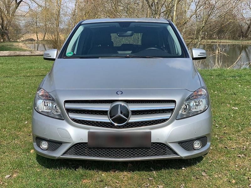 Gebraucht Mercedes B180 122 PS (89 kW) 2012 Silber Van / Kleinbus