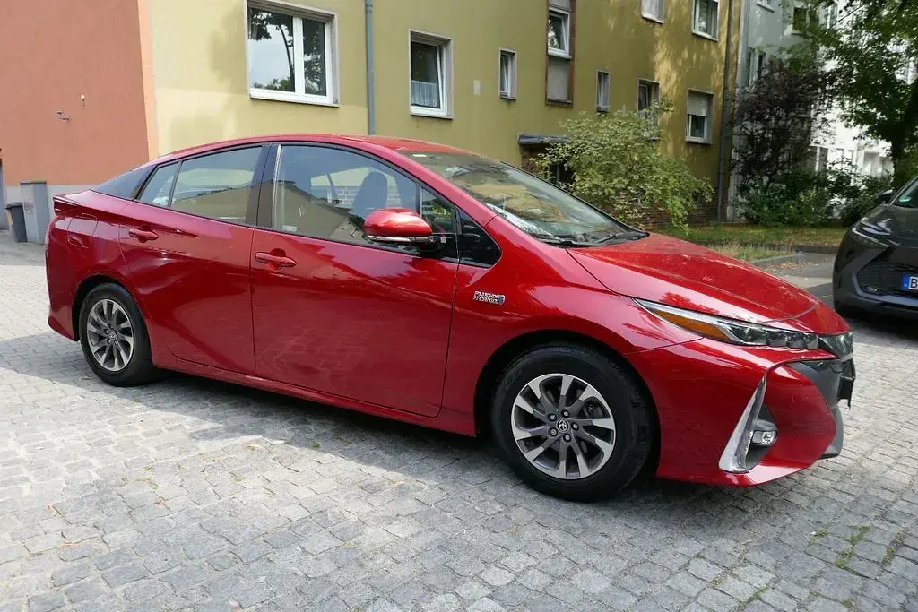 Gebraucht Toyota Prius Executive 122 PS (89 kW) 2021 Rot Kleinwagen
