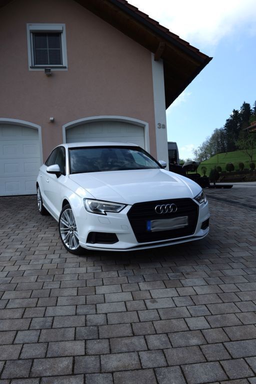Weiß Gebraucht 2018 Audi A3 Ambiente Limousine | 17.099 € (Fairer Preis) - Bild 1/4
