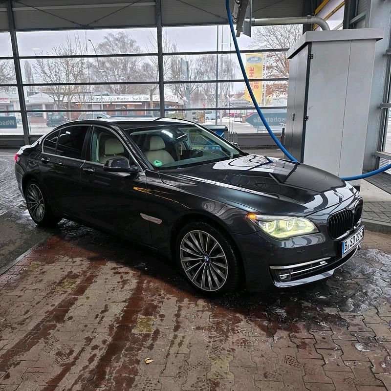 Gebraucht BMW 740L 313 PS (230 kW) 2013 Grau Limousine