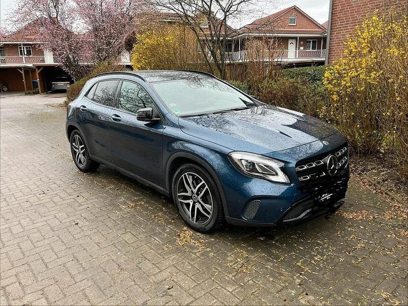Gebraucht Mercedes GLA250 210 PS (154 kW) 2019 Blau SUV
