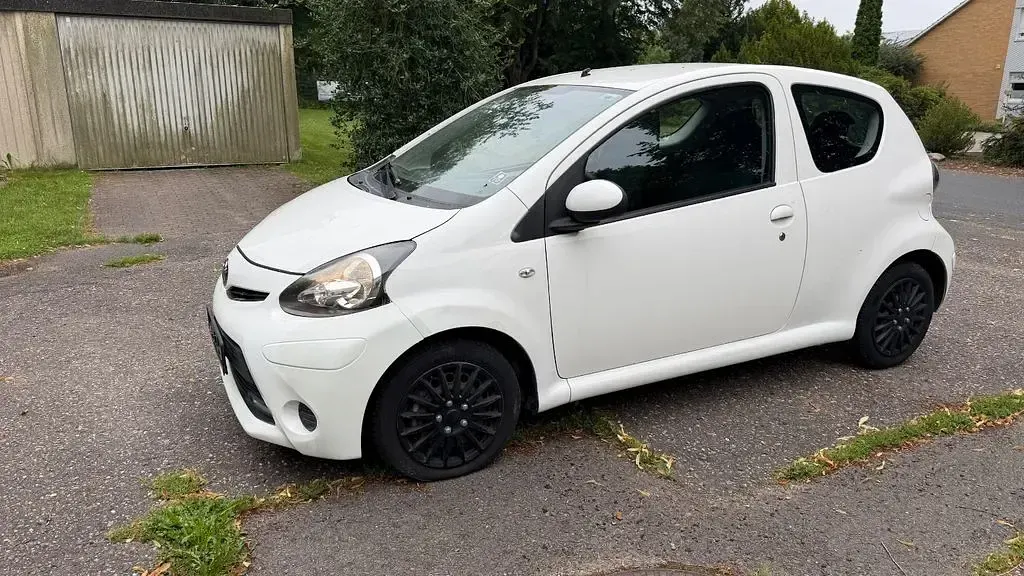 Gebraucht Toyota Aygo Cool 68 PS (50 kW) 2012 Weiß Kleinwagen