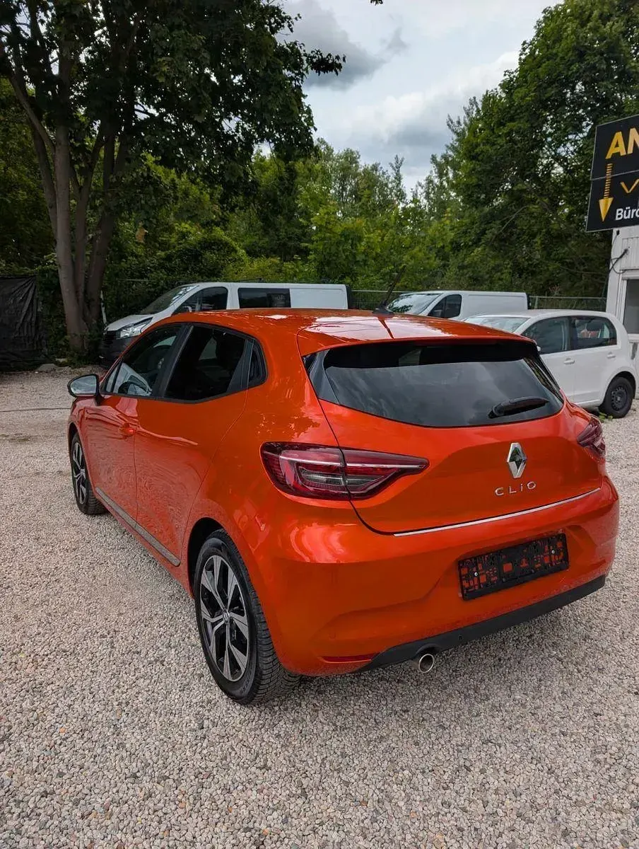Gebraucht Renault Clio V 91 PS (66 kW) 2023 Orange Limousine