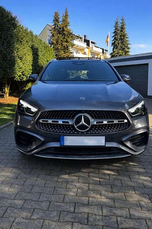 Gebraucht Mercedes GLA200 Advanced Plus 163 PS (119 kW) 2023 Grau SUV