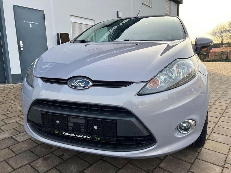 Gebraucht Ford Fiesta Champions Edition 82 PS (60 kW) 2012 Grau Kleinwagen