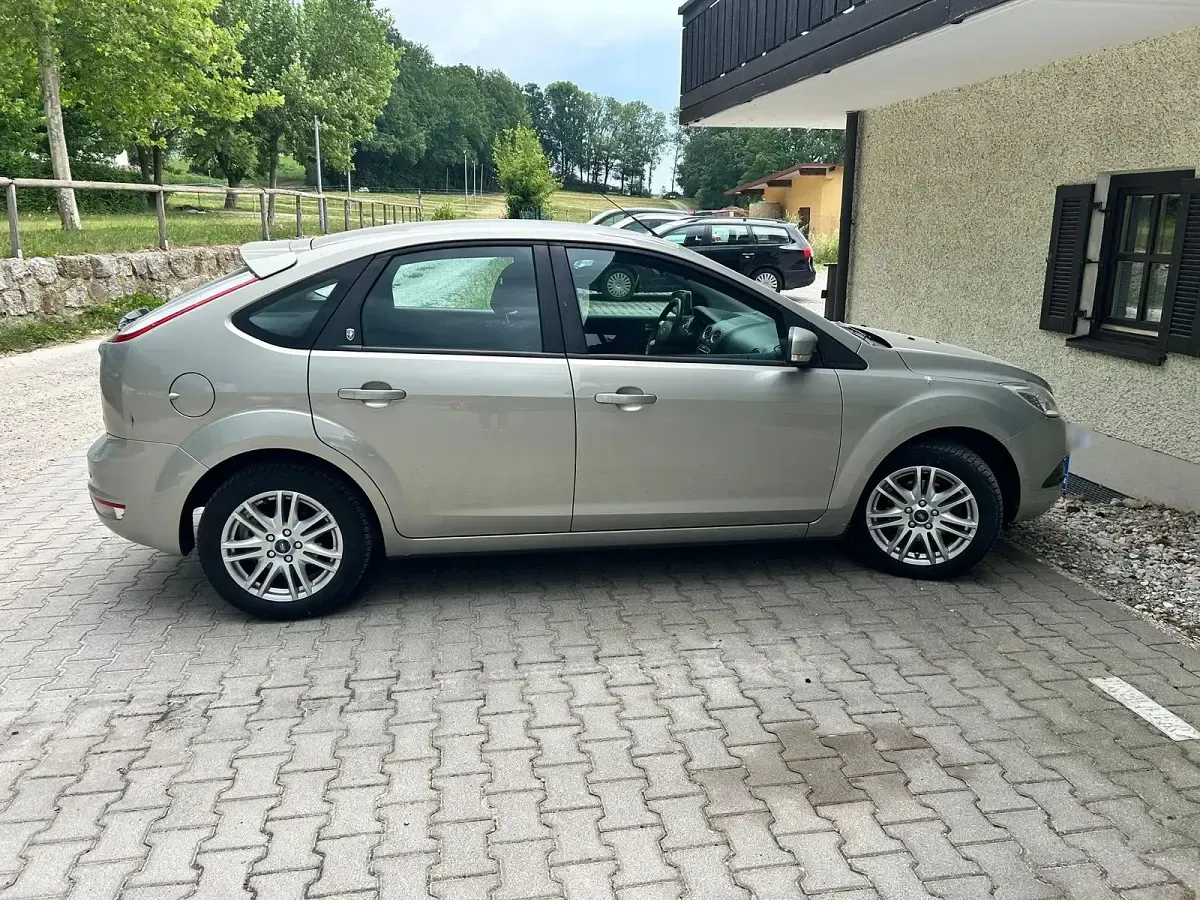 Gebraucht Ford Focus Ghia 101 PS (74 kW) 2009 Beige Limousine
