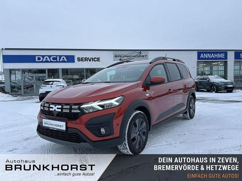 Neu Dacia Jogger Expression 101 PS (74 kW) 2025 Terracottabraun Van / Kleinbus