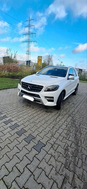 Weiß Gebraucht 2013 Mercedes ML350 SUV | 23.000 € (Etwas zu teuer) - Bild 1/4