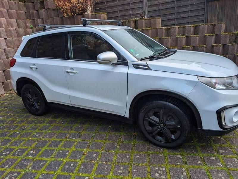 Weiß Gebraucht 2016 Suzuki Vitara SUV | 10.300 € (Guter Preis) - Bild 1/4