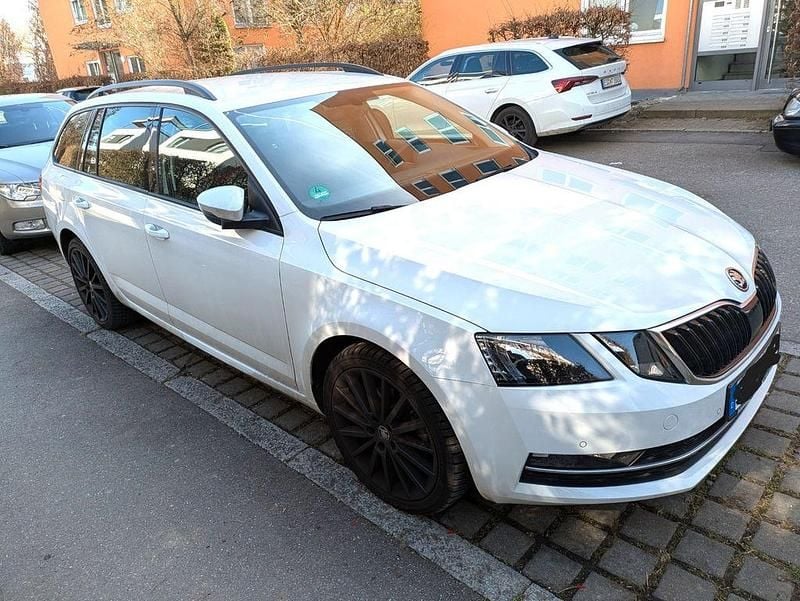 Weiß Gebraucht 2019 Skoda Octavia Sport Limousine | 12.800 € (Guter Preis) - Bild 1/4