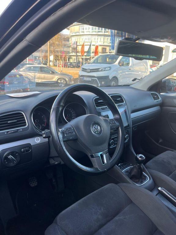 Gebraucht VW Golf VI Highline 160 PS (117 kW) 2010 Deep black pearlescent (metallic) Kombi