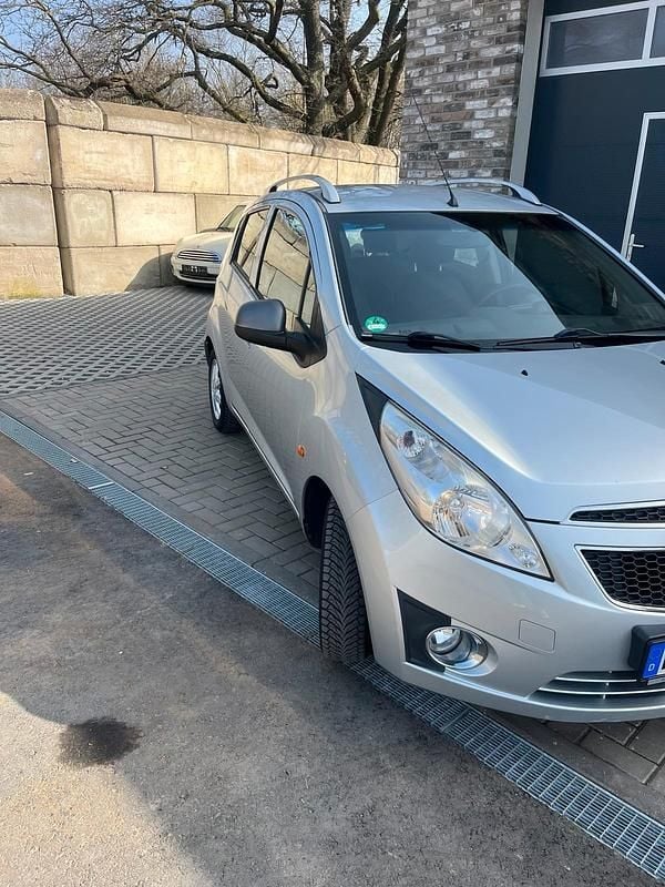 Gebraucht Chevrolet Spark 65 PS (47 kW) 2011 Silber Kleinwagen