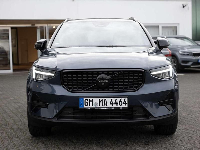 Neu Volvo XC40 Plus 163 PS (119 kW) 2025 Denim blue SUV