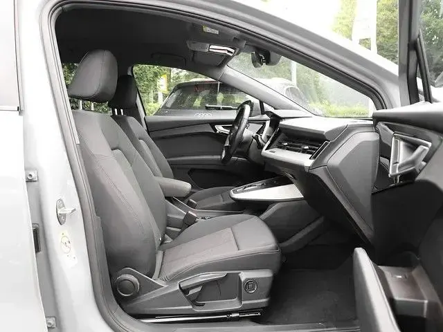 Gebraucht Audi Q4 e-tron Advanced 210 kW (286 PS) 2024 Kieselgrau SUV