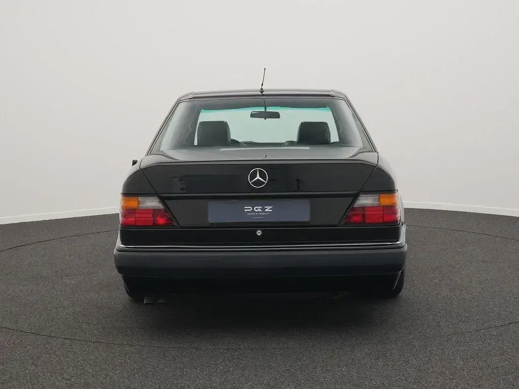 Gebraucht Mercedes E500 320 PS (235 kW) 1991 Schwarz Limousine