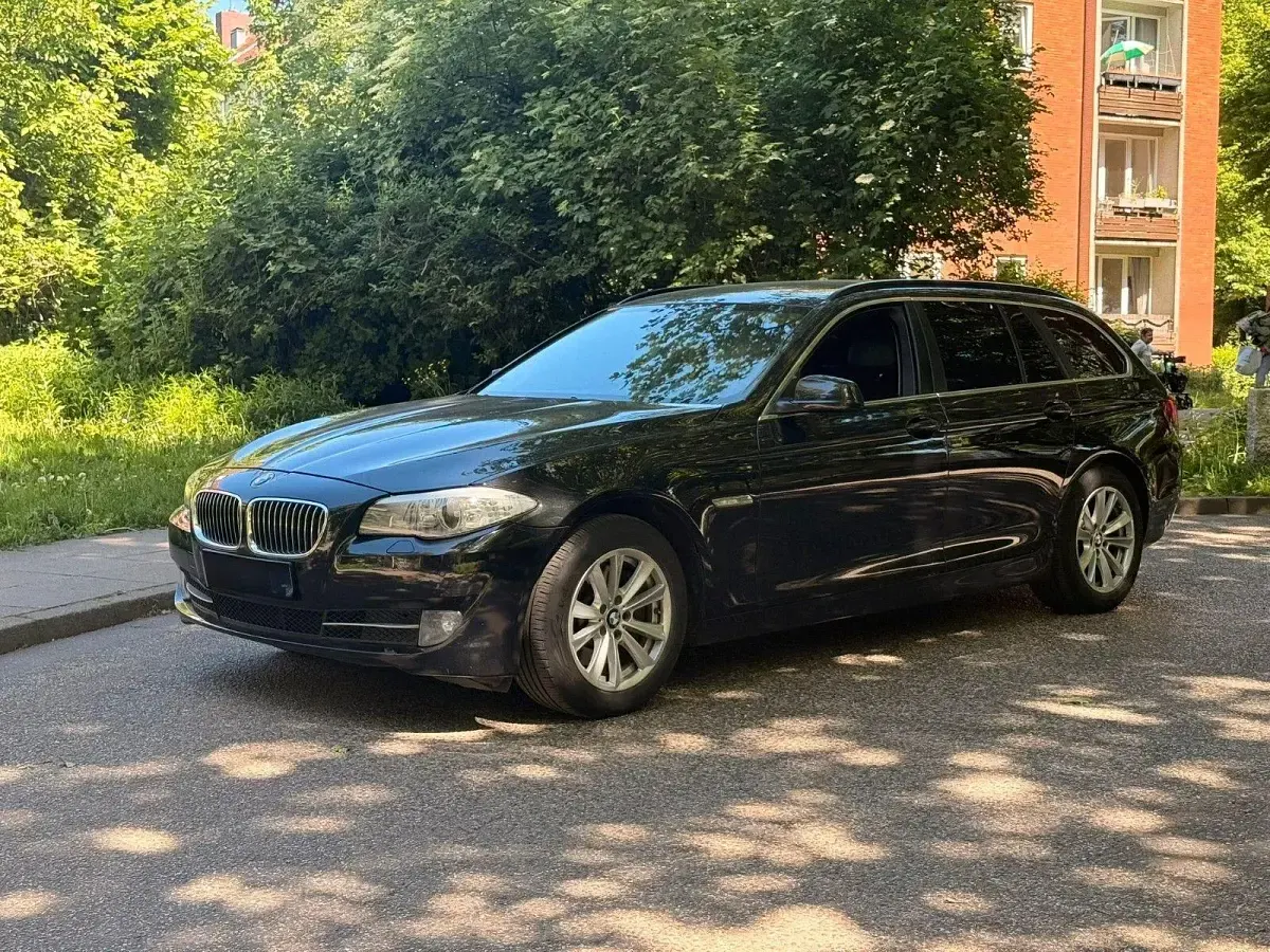 Gebraucht BMW 520 190 PS (139 kW) 2013 Schwarz Kombi