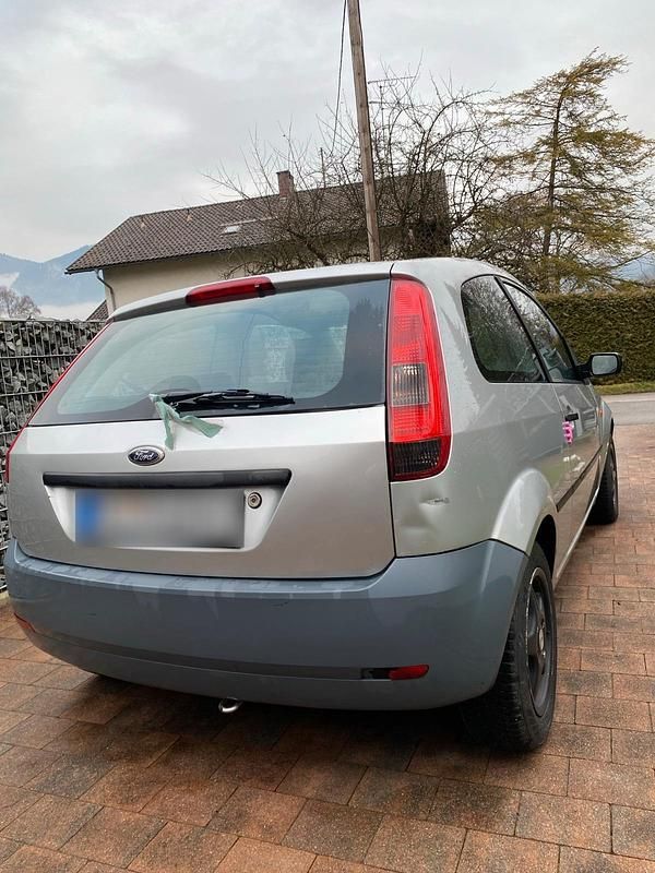 Gebraucht Ford Fiesta 89 PS (65 kW) 2004 Silber Kleinwagen