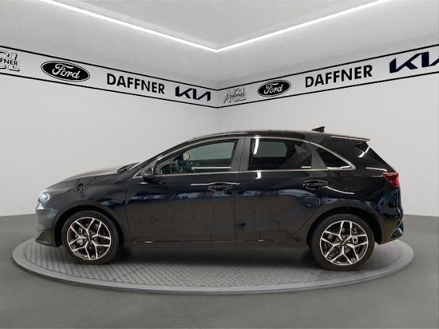 Neu Kia Ceed 140 PS (102 kW) 2025 (1k) black pearl m Kleinwagen