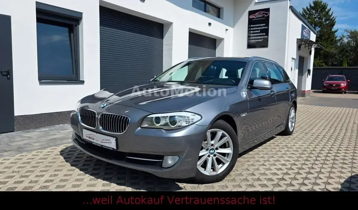 Gebraucht BMW 520 Sport Line 184 PS (135 kW) 2013 Spacegrau Kombi