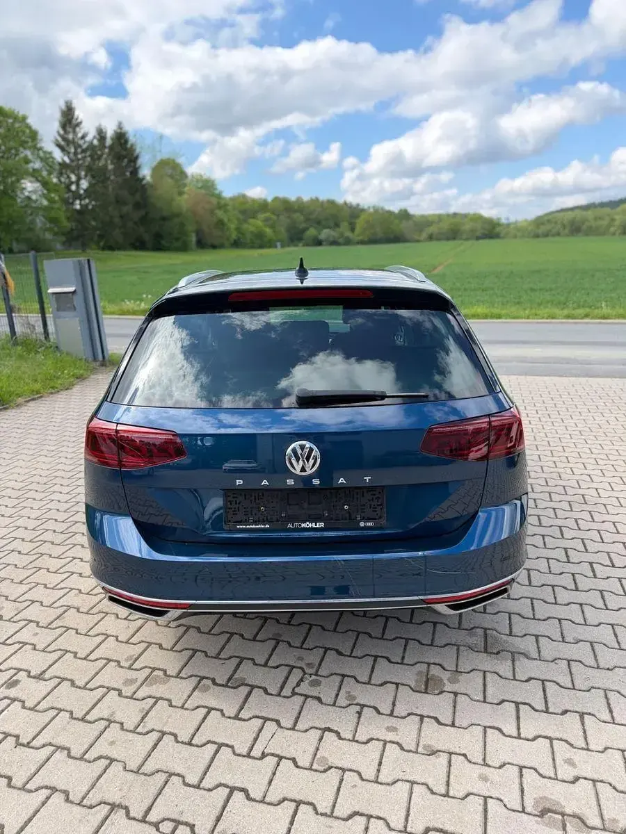 Gebraucht VW Passat Elegance 150 PS (110 kW) 2019 Blau Kombi