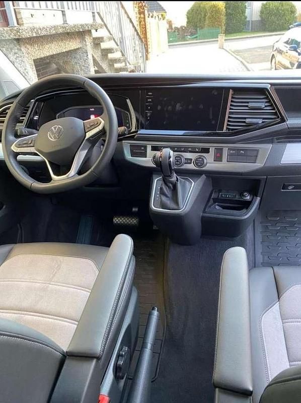 Second-hand VW Multivan 204 CP (150 kW) 2021 Albastru Monovolum