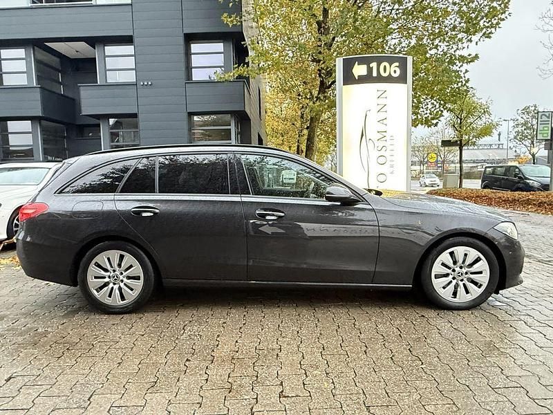 Gebraucht Mercedes C200 163 PS (119 kW) 2022 Grafitgrau  metalliclack Kombi