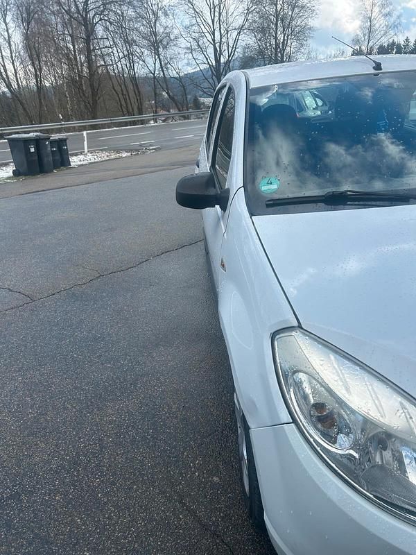 Gebraucht Dacia Sandero 75 PS (55 kW) 2009 Weiß Kleinwagen