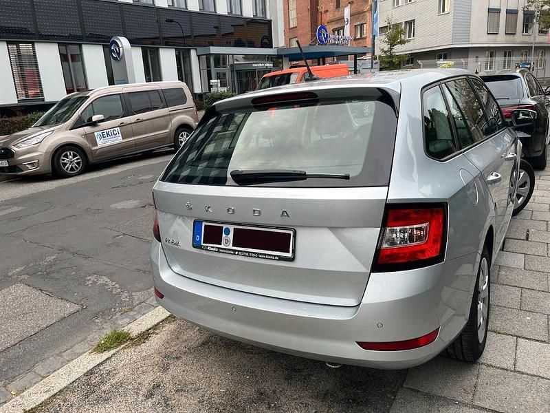 Gebraucht Skoda Fabia Active 60 PS (44 kW) 2022 Silber Kleinwagen