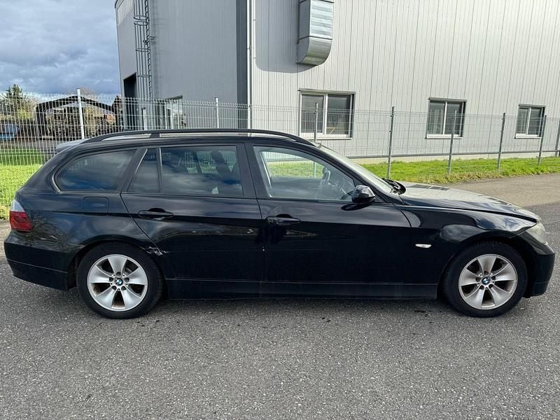 Gebraucht BMW 320 177 PS (130 kW) 2008 Schwarz Limousine