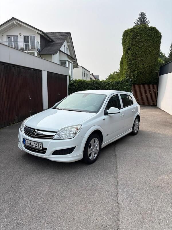 Weiß Gebraucht 2009 Opel Astra OPC Limousine | 2.900 € (Etwas zu teuer) - Bild 1/4