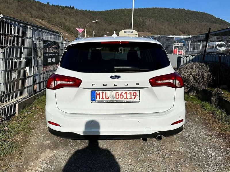 Gebraucht Ford Focus 120 PS (88 kW) 2019 Frostweiß Kombi