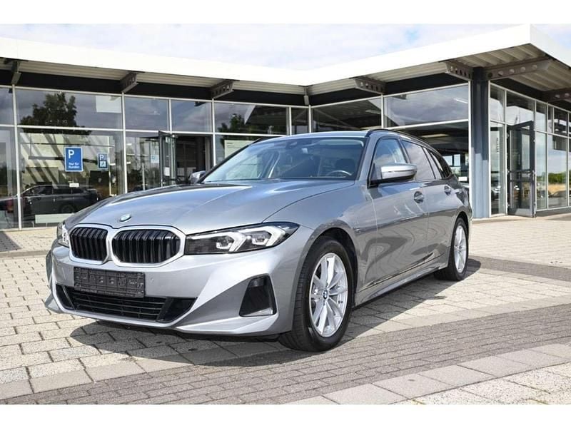 Grau Gebraucht 2023 BMW 320 Shadowline Kombi | 31.990 € (Guter Preis) - Bild 1/4