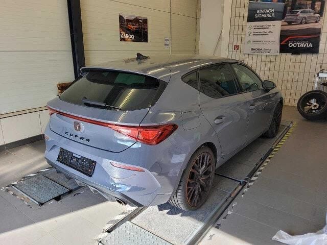 Używany Cupra Leon 245 KM (180 kW) 2023 Szary Sedan/Limuzyna
