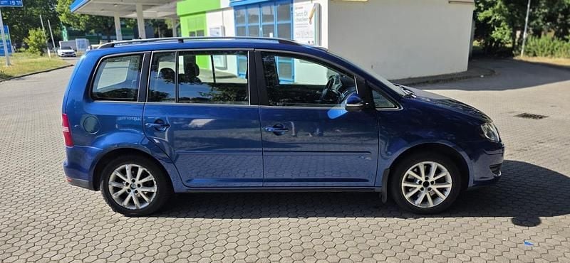Blau Gebraucht 2009 VW Touran Van / Kleinbus | 3.750 € (Superpreis) - Bild 1/4
