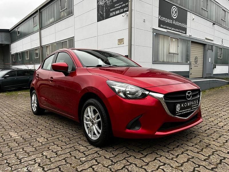 Rot Gebraucht 2016 Mazda 2 Center-Line Limousine | 10.900 € (Fairer Preis) - Bild 1/4