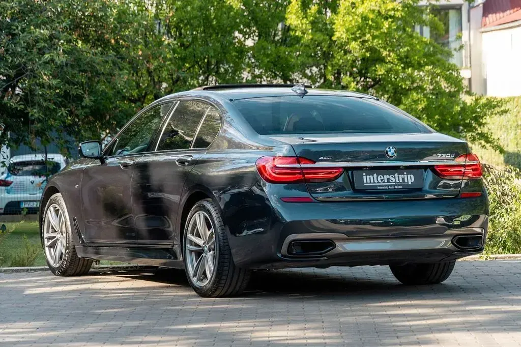 Gebraucht BMW 730 265 PS (194 kW) 2017 Singapur grau metallic Limousine