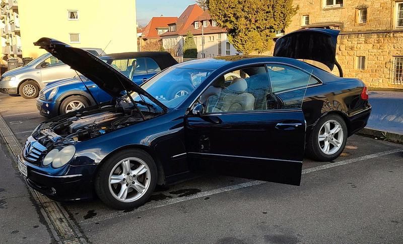 Blau Gebraucht 2003 Mercedes CLK320 Coupé | 2.800 € (Guter Preis) - Bild 1/4