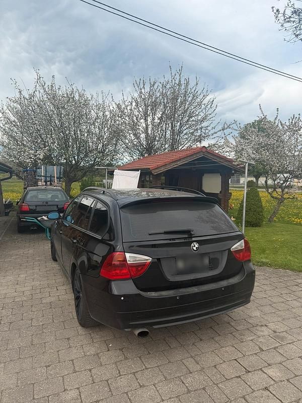 Gebraucht BMW 320 163 PS (119 kW) 2007 Schwarz Kombi