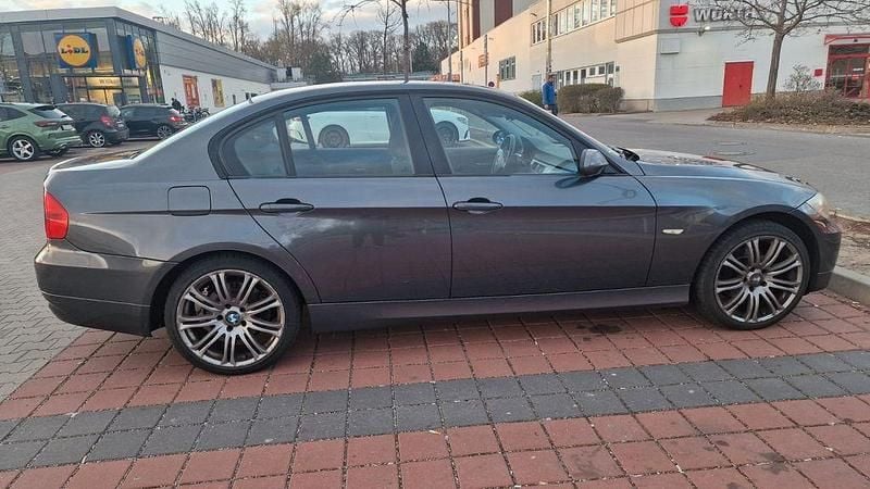 Gebraucht BMW 318 143 PS (105 kW) 2007 Grau Limousine