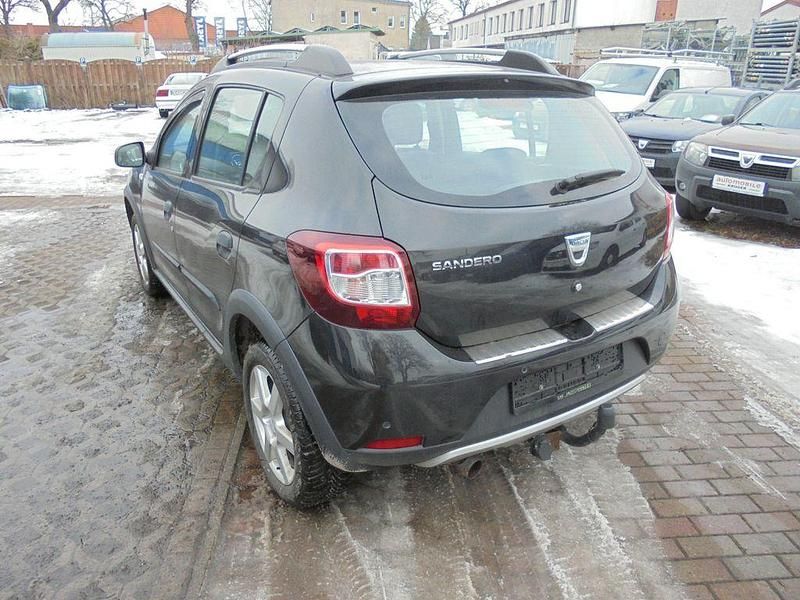 Gebraucht Dacia Sandero Prestige 90 PS (66 kW) 2014 Schwarz Limousine