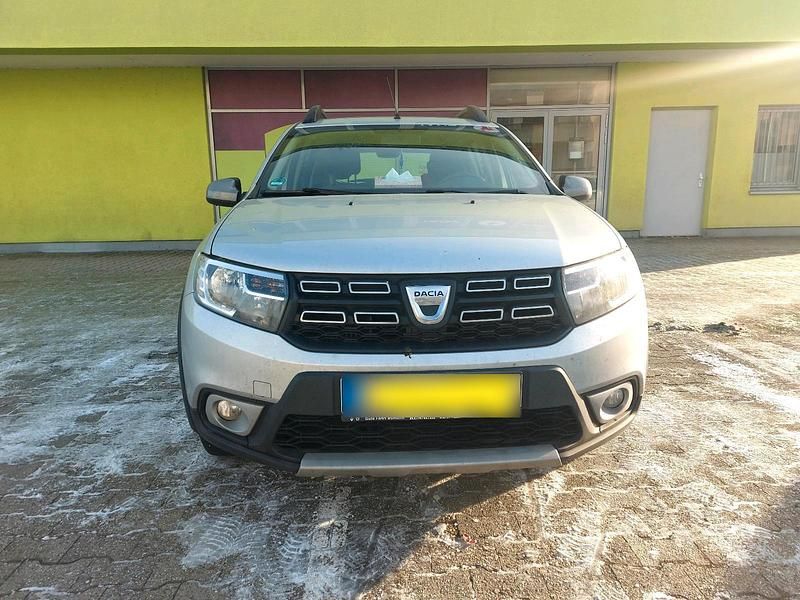 Gebraucht Dacia Sandero Stepway 75 PS (55 kW) 2017 Silber SUV