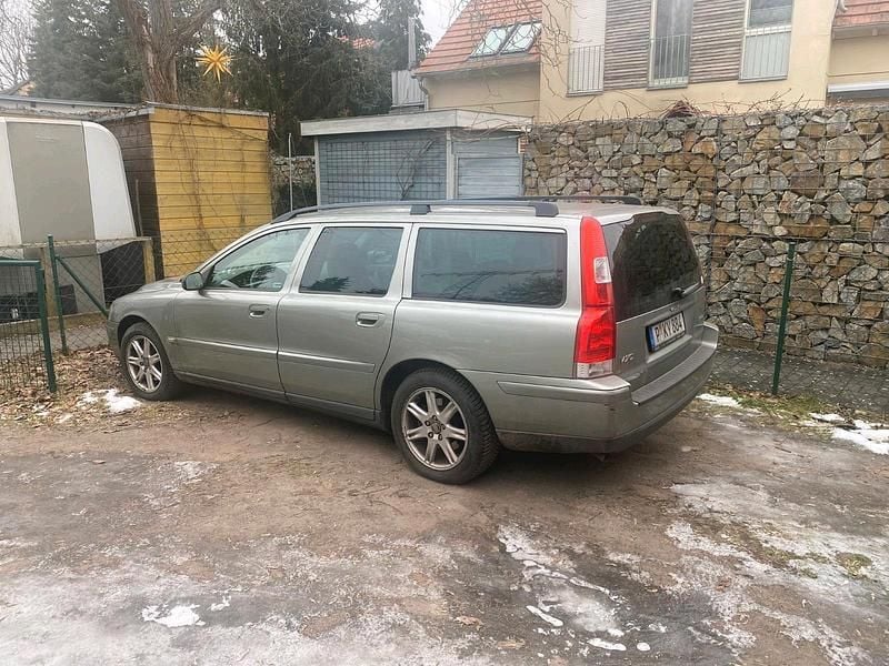 Gebraucht Volvo V70 140 PS (102 kW) 2005 Grün Kombi