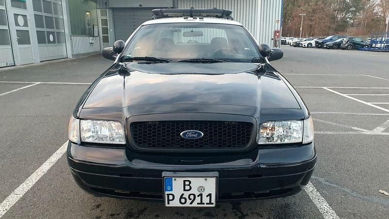 Gebraucht Ford Crown Victoria 253 PS (186 kW) 2010 Schwarz Limousine