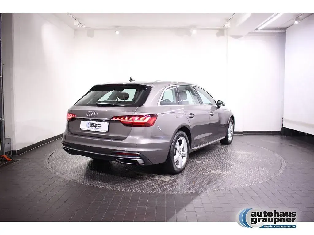Gebraucht Audi A4 Advanced 204 PS (150 kW) 2021 Grau / terragrau (metallic) Kombi