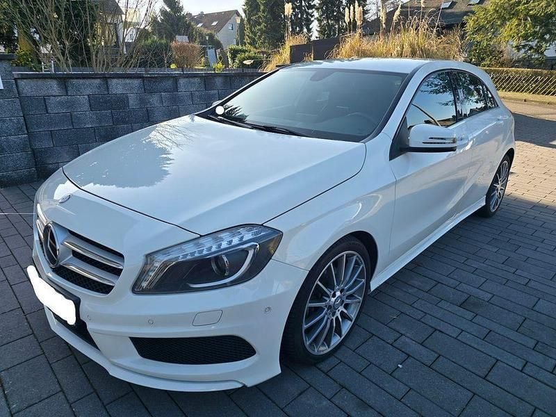 Gebraucht Mercedes A200 AMG line 136 PS (100 kW) 2015 Weiß Limousine