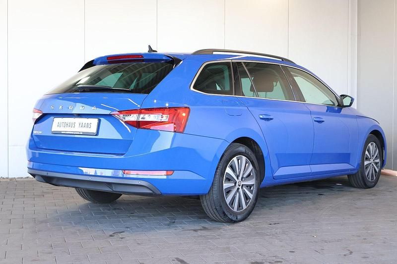 Gebraucht Skoda Superb Ambition 150 PS (110 kW) 2022 Blau Kombi