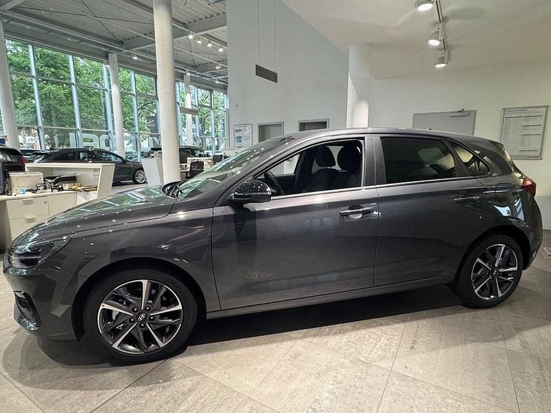 Gebraucht Hyundai Matrix Advantage 140 PS (102 kW) 2025 Ecotronic grey / mic Van / Kleinbus