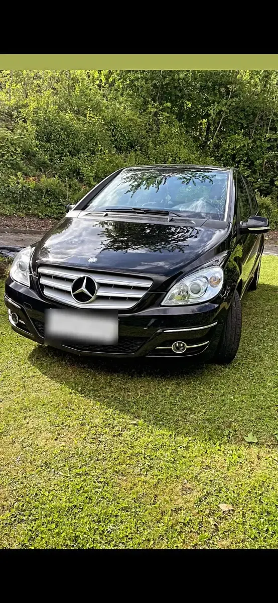 Gebraucht Mercedes B200 136 PS (100 kW) 2010 Schwarz Van / Kleinbus